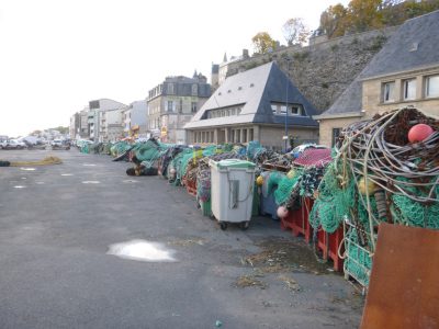 Dépot de chaluts usagés sur le port de Granville (@SMEL)