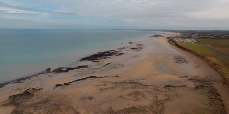 Vue par drone de l’estran des falaises de Luc-sur-mer (Calvados, France) (@SMEL)