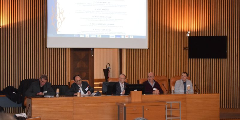 Mr J. Dubois (SILEBAN), Mr L. Maine (CRC NMdN), Mr P. Pillet (SMEL), Mr M. Delahaye (CRPMN) et Mr F. Hennequart (ALGAIA) lors de l’ouverture de la journée (@SMEL)