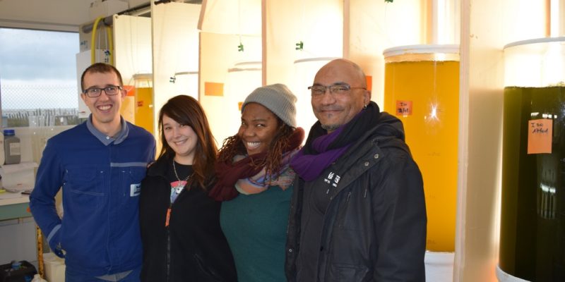 Vincent Lefebvre, Gwendoline Guichard, Leanne Bennet et Jean-Louis Blin dans la salle de culture de microalgues (@SMEL)